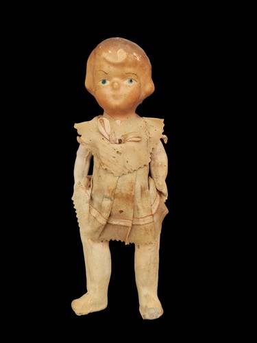 Antica statuina bambola