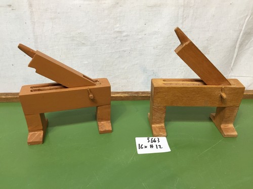 5663 due modellini legno - due,