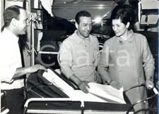 1966 MILANO Sandro LOPOPOLO e Ida ANTONELLI scelgono carrozzina per il figlio