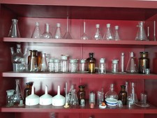 Collezione antiche ampolle da