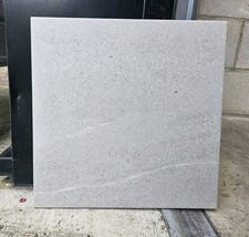 PIASTRELLE JOBLOT 22: Piastrelle per pavimenti antiscivolo grigio chiaro effetto pietra spessore 12 mm 33x33 30 m