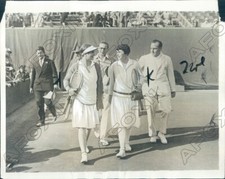 1929 Tennis Helen Wills Moody & Mlle Doris Metaza Shared a Joke Press Photo