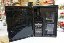 Jack Daniel's 0.70 cl in confezione di metallo con bicchieri di vetro marchiati