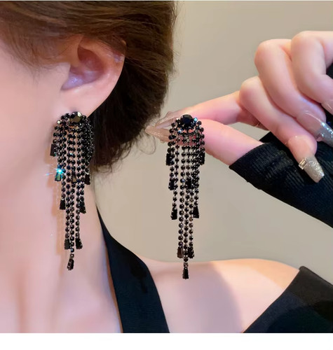 Orecchini donna pendenti - 🖤,