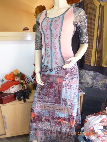 Save the queen robe - save,