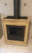 Stufa a legna Piazzetta in ghisa e rivestimento in ceramica