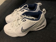 Sneaker Nike Air Monarch Court