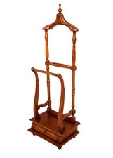 Elegante attaccapanni da terra in legno