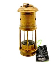 Antica lampada a olio da