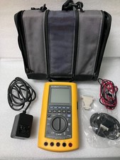Nice Fluke 867 grafico DMM/multimetro con eliminatore batteria BE860 + custodia C789