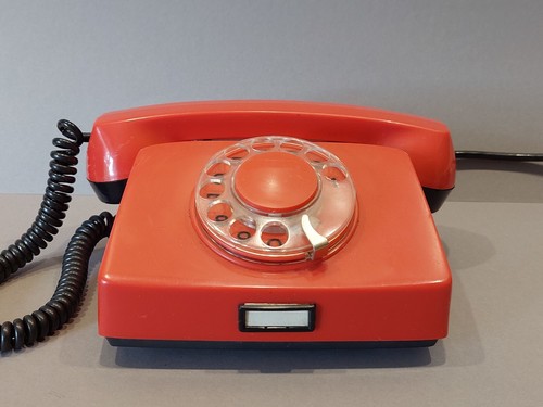 Telefono rotante vintage rosso