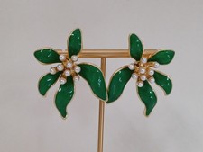 Oscar de la Renta- Boucles d'oreilles- Grande fleur émaillée en vert.