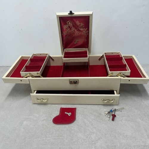 Mele vintage jewelry - vintage, chest