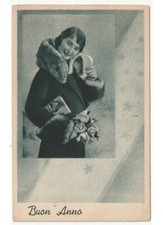 ragazza fiori pacco regalo ferro di cavallo foto cartolina d'epoca Buon Anno