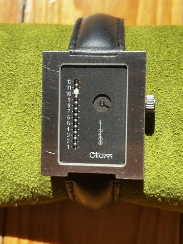Orologio automatico lineare