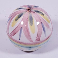 Sfera sfera pastello dipinta a