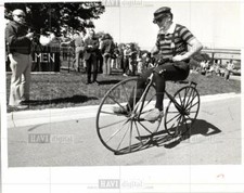 1975 press photo Bicycle and bicycling - Historical