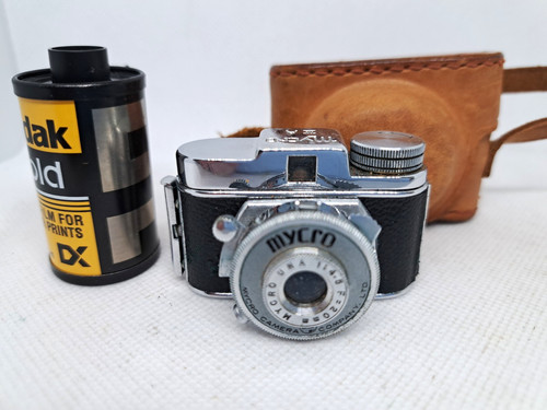 Macchina fotografica - , a
