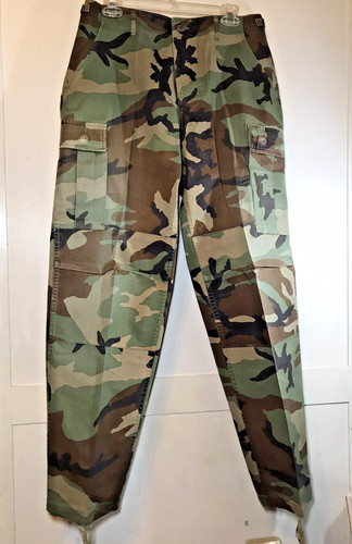 Pantaloni mimetici militari