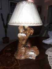 Lampada da tavolo in legno di