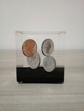Cubo Fermacarte Con Monete