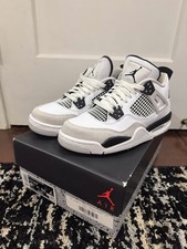 Jordan 4 Miltary Nero