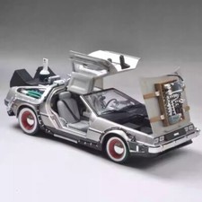 Modellino auto 1/18 Sunstar