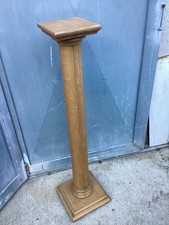 antica colonna piedistallo in legno