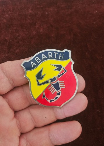Emblema distintivo auto - /,