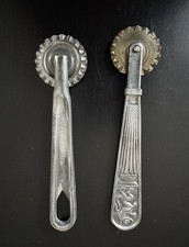 2 VECCHIE ROTELLE TAGLIAPASTA- UNA PUBBLICITARIA