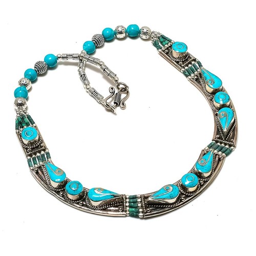 Collana con pietre preziose