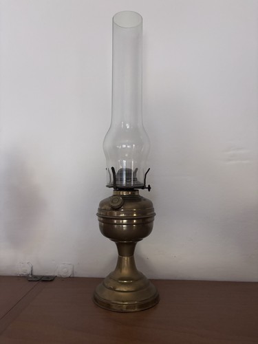 Lampada petrolio antica in - lampada, a
