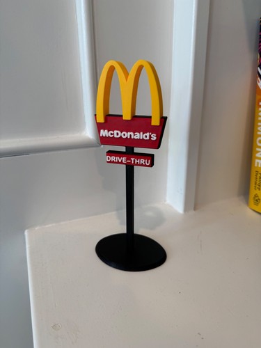 Insegna mcdonald fast food - mcdonald's,