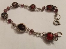 BRACCIALE PERLE PLASTICA FINTE PIETRE DURE e metallo color argento, lungh 22,5cm