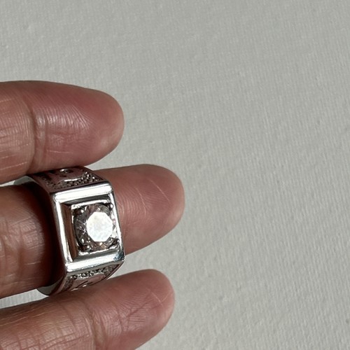 Anello con sigillo zirconi