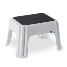 SGABELLO MULTIUSO IN PLASTICA CON TAPPETINO ANTISCIVOLO CM 40X32X24 H