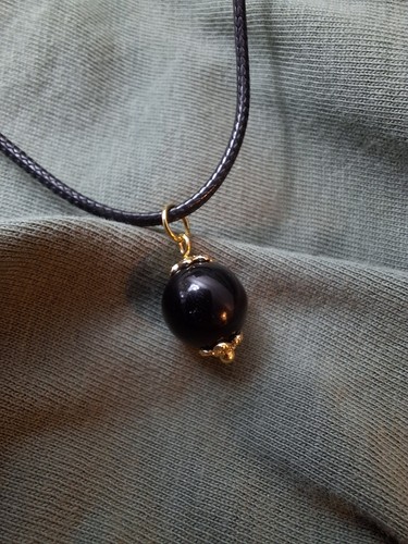 Collana coccu dorato - su,
