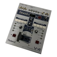 Roland V-4 con alimentatore