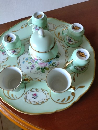 Servizio caffè in - servizio,