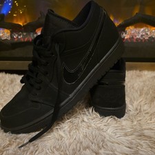 Air Jordan 1 Low Triple Black