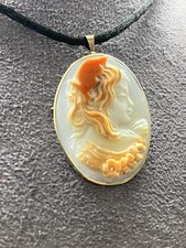 14kt Gold Cameo Corniola 40mm