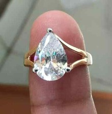 2.50 Ct Pear Cut Off white