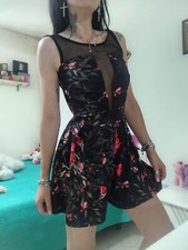 tutina intera donna playsuit nera con fiori scollato sul seno 