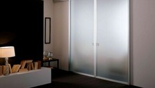 Porta due ante scorrevole