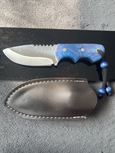 Coltello collo fatto a - da,