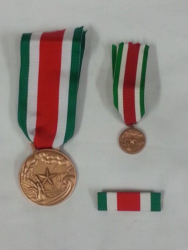 Medaglia grande con - con, nastrino