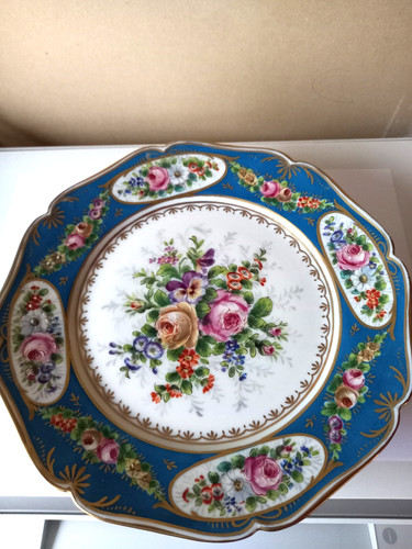 Sevres signé plat - , pied