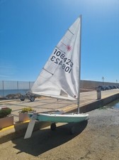 Laser - barca a vela di seconda mano + carrello alaggio + 2 vele