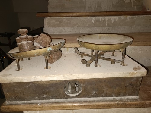 Vecchia bilancia legno e - vecchia,