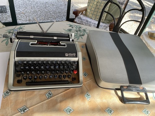 Macchina scrivere olivetti - da,
